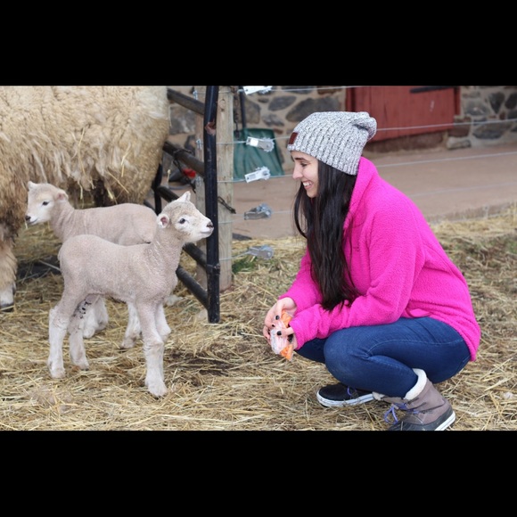 Meet your Posher, Mikayla - Picture 2 of 2